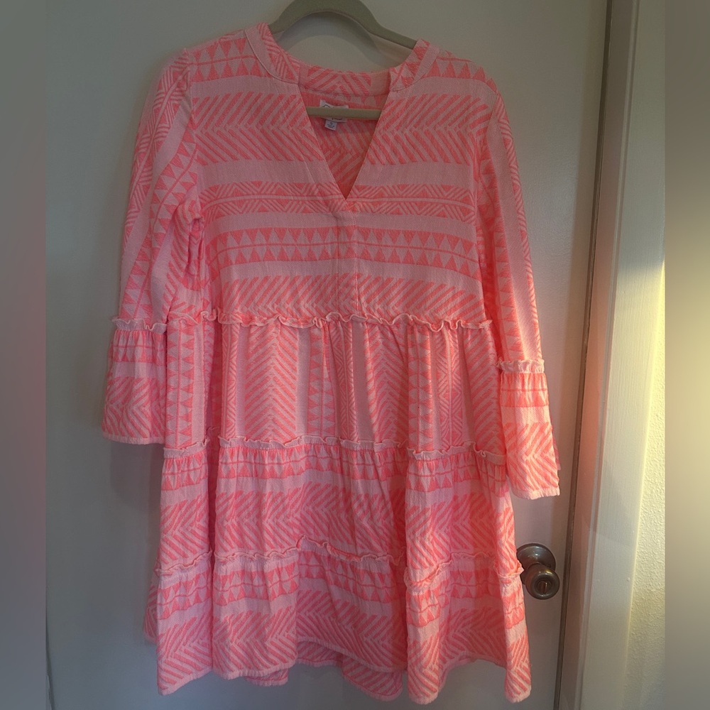 Mud Pie Coral Patterned V-Neck Top - Size XS - Picture 3 of 9